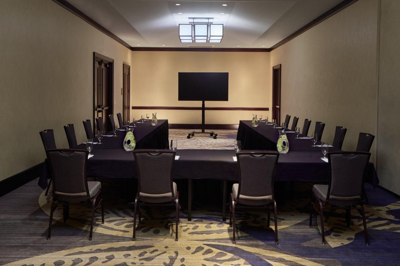 Hotel Marriott At Penn Square 3*